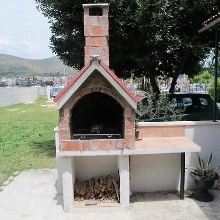 Proto-free Parking Penzion Trogir