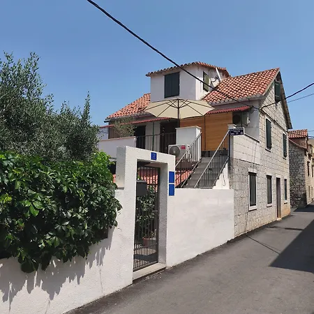 Pensión Proto-free Parking Trogir