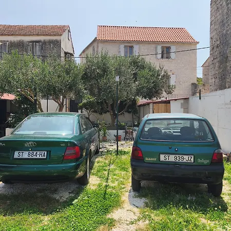 Proto-free Parking Pensión