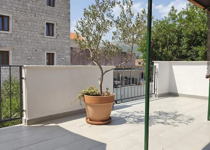 Proto-free Parking Gæstehus Trogir